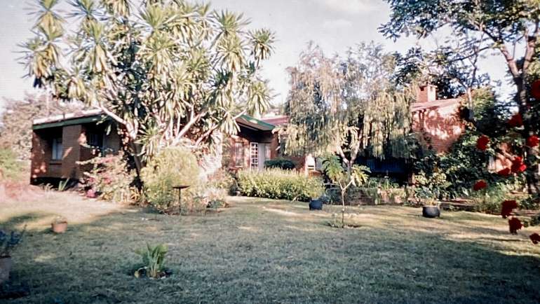 Lingadzi Manse Garden and House in June 1999